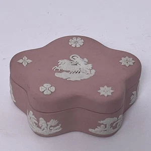 Wedgwood Jasperware Pink Star Shaped Trinket Box - Picture 1 of 19