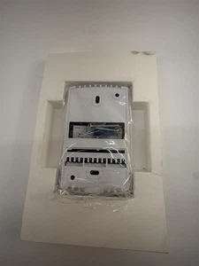 Tekmar 553 Thermostat white. Two Stage Heat, One Stage Cool, Fan - Picture 1 of 4