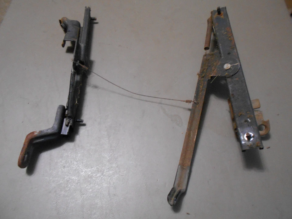 90 1990 Dodge Dynasty RH - Passengers Side Front Manual Control Seat Tracks Set - Image 1 of 4