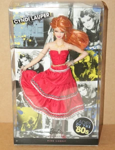 Barbie donna anni 80 Cyndi Lauper etichetta rosa 2010 nuova sigillata VEDI SCATOLA DESC - Foto 1 di 12