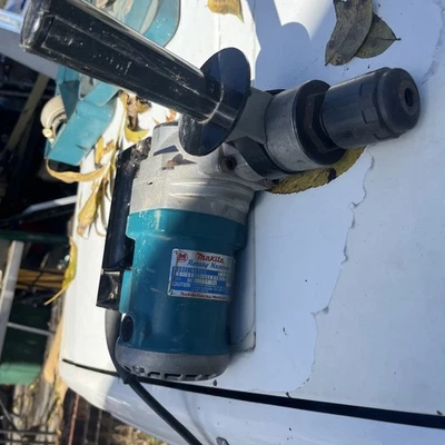 Makita HR2511: 115V, 5.7A, 1" (25mm) SDS Rotary Hammer Drill w/ Case. 15' Cord - Image 1 of 4