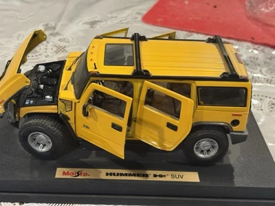 Maisto Hummer H2 SUV 1:18 Scale Diecast Yellow - Image 1 of 2