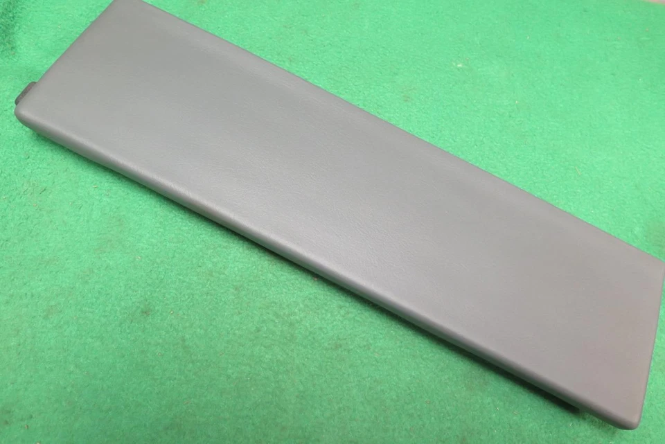 10231227 GM DASH INSTRUMENT PANEL COMPARTMENT DOOR 1990-1996 PONTIAC TRANS SPORT Foto 1 de 1