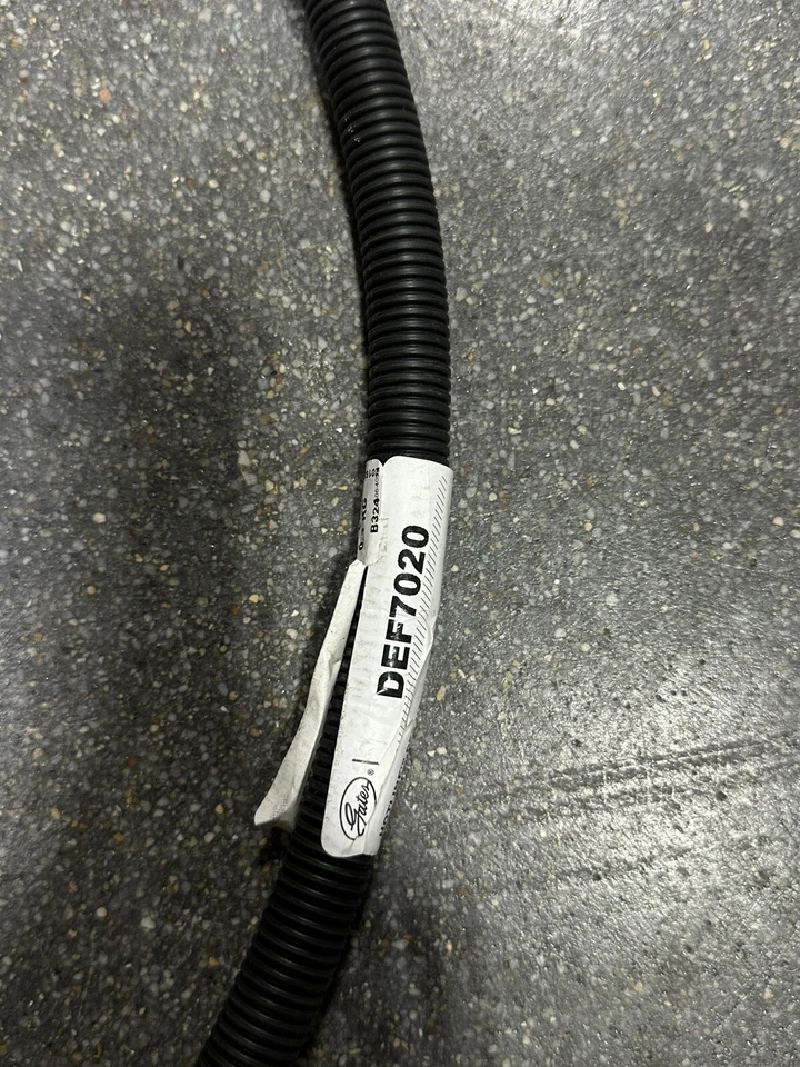Шланг в сборе ворота для выхлопной жидкости дизельного топлива (DEF) DEF7020 - Изображение 1 из 3