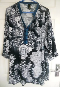 Womens Short Sleeve V Neck Top Black White Abstract Print Size 48 Ladies Casual - Picture 1 of 3