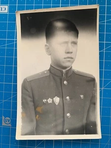 Soldadura militar hombre niño gabinete gay retrato BW foto URSS soviética vintage #7732 - Imagen 1 de 3