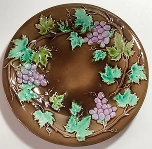 Antique 19th Century ENGLISH Majolica 8 5/8" Plate PURPLE GRAPES LEAVES & VINES - Picture 1 of 3
