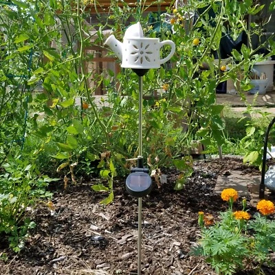 Regadera de jardín LED solar de Forever Gifts - Decoración de patio que cambia de color Foto 1 de 4