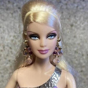 MODEL MUSE Barbie HOLIDAYS 2009 Platinum BLONDE Blue Smokey Eyes Purple Shadow - Picture 1 of 7