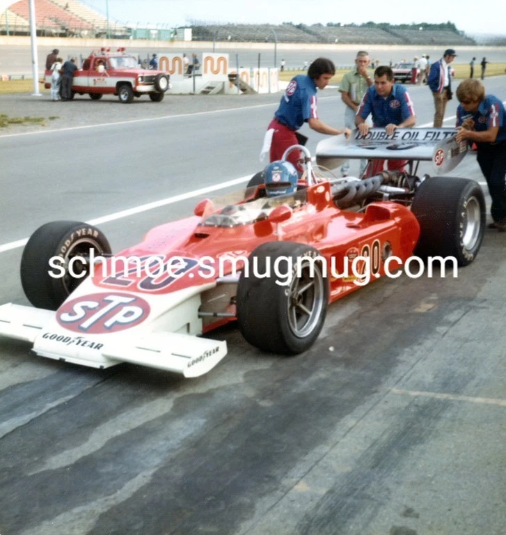 REIMPRESIÓN - FOTO DE CARRERAS DE COLECCIÓN; 1974 GORDON JOHNCOCK, MICHIGAN, USAC - 4" X 4" Foto 1 de 1
