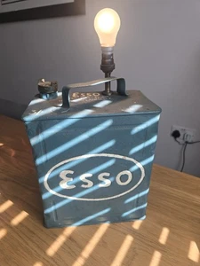 Lámpara de mesa de lata de aceite ESSO Steampunk-Mancave-Iluminación industrial - Imagen 1 de 13