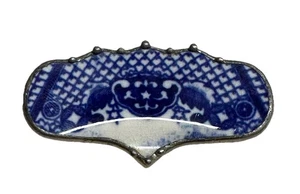 Vintage silberfarbene blau weiße chinesische Porzellanscherbe Brosche Anstecknadel - Carrigan 14 - Bild 1 von 9