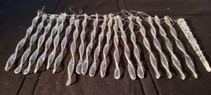 Vintage Set of 19 Christmas Tree Plastic Sparkle Icicles 7-in - Picture 1 of 4