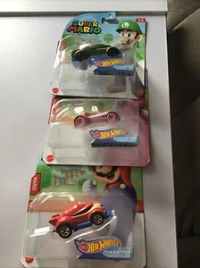 Lote de 3 coches personajes Hot Wheels Super Mario. Mario, Luigi y melocotón. (D4) - Imagen 1 de 18