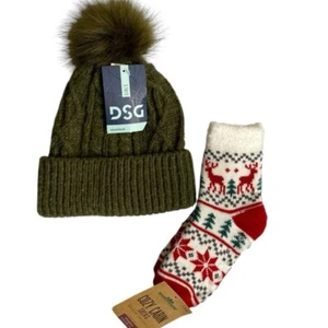 DSG Olive Youth Green Cable Knit Pom Pom Hat & Cozy Cabin Youth 10k-4 Socks New - Picture 1 of 8