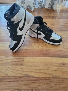Nike Air Jordan 1 High CD0461-001 Women's Sneaker White Silver Black Size 7 - Picture 1 of 12