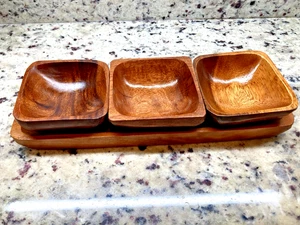 Juego de bandeja/platos de madera tallada a mano vintage Monkeypod - (4) piezas - Imagen 1 de 5