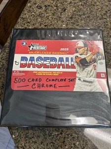 Juego completo de 500 tarjetas de béisbol cromadas Topps Heritage 2025 en carpeta - Imagen 1 de 11
