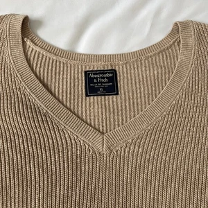 Women’s Abercrombie Knit V Neck Sweater XL, With Defect - Picture 1 of 12