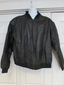 Vintage schwarze Herren Leder Bomberjacke mit Reißverschluss von Weekends - Größe L - Bild 1 von 4