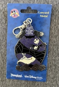MEDALLA CORDÓN DISNEY JACK SKELLINGTON Y CERO PESADILLA ANTES DE NAVIDAD - Imagen 1 de 4
