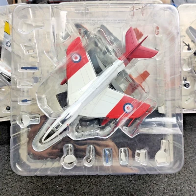 AEREO DA COMBATTIMENTO A REAZIONE ALTAYA HAWKER HUNTER F.6 FRANCIA 1:72 - Immagine 1 di 4