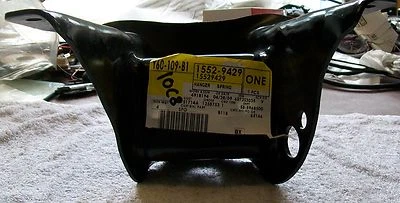 GM 15529429 rear suspension hanger Chevrolet GMC C2500 C3500 NOS - Image 1 of 4