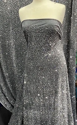 1 Yard grau Schuppen Pailletten Stretch Samt Kleid Stoff 58" - Bild 1 von 4