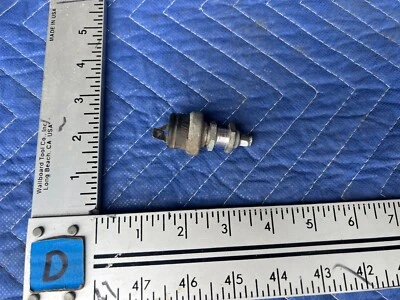 1983-1985 Porsche 944 interruptor de botão de luz de pedal de freio 477945515 fabricante de equipamento original #1874EM - Imagem 1 de 4