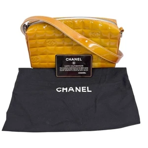 CHANEL Schokoriegel gelb Lackleder Handtasche Schulter mit Staubbeutel & Karte - Bild 1 von 19