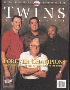 1997 Minnesota Twins vs Toronto Blue Jays Program: Autographed by Kent Hrbek - Picture 1 of 2