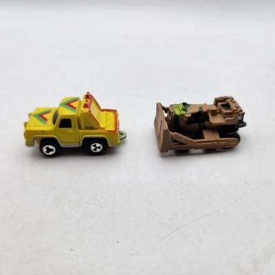 Camioneta pickup amarilla Micro Machines vintage y bulldozer del ejército de Estados Unidos g10 Foto 1 de 4