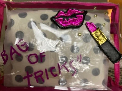Nuevo estuche y bolso de mano grande para cosméticos Betsey Johnson Foto 1 de 4