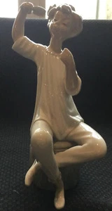 Lladro 1081 "Girl with Brush" girl brushing hair -no box missing mirror - Picture 1 of 6