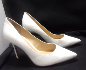JLO Jennifer Lopez 'Pelana' Women's White Faux Crocodile heel Pumps Size 9.5M/41 - Picture 1 of 10