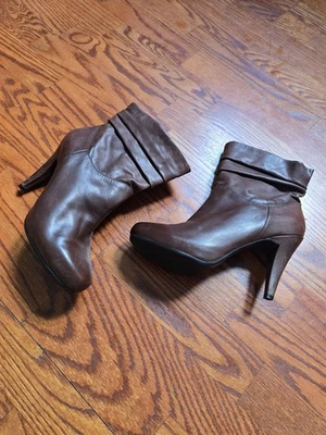 Botas al tobillo Worthington de cuero marrón para mujer talla 8M Foto 1 de 4