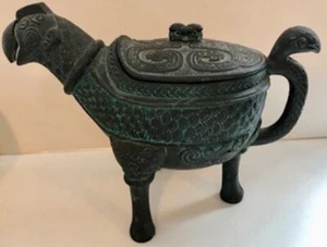 Decantador de pájaros asiáticos de metal verde estilo James Mont de mediados de siglo raro vintage - Imagen 1 de 7