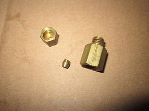 AJUSTE DE LÍNEA DE ACEITE + MANGUITO DE APLASTAMIENTO MANÓMETRO DE PRESIÓN DE ACEITE 1/8" NPT X 1/8" COMPRESIÓN - Imagen 1 de 1