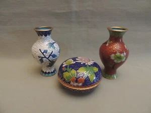 2 Small cloisonne vases and bowl with lid - Picture 1 of 13