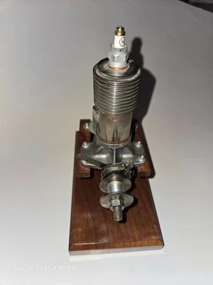 Brown Jr "D" .601 cu in 1938 rare vintage restored model airplane engine - Image 1 of 4