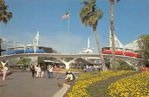 Postal de colección Tomorrowland Entrance DISNEYLAND Rocket Ride Anaheim, CA años 70 - Imagen 1 de 2