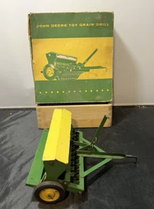 Eska / Ertl John Deere Yellow Lid Grain Drill with Box. - Picture 1 of 11