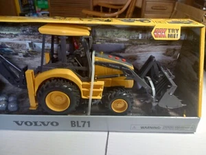 Volvo BL71 Tractor Backhoe Lights And Sounds 1/18 New Ray New in the Box - Picture 1 of 4