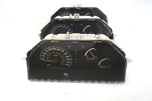 89-92 Mitsubishi Mirage Instrument Clusters Speedometers MB522821 138-470  QTY 3