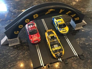 EXTENSORES DE ALTURA DE CARRIL SCALEXTRIC 3-4 4 DUNLOP GOODYEAR C641 C700 SIN PUENTE pie - Imagen 1 de 8