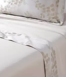 Nuevo Yves Delorme Murmures Queen Sábana Plana Beige Damasco Hojas Frontera Francia Nuevo con Etiquetas - Imagen 1 de 17