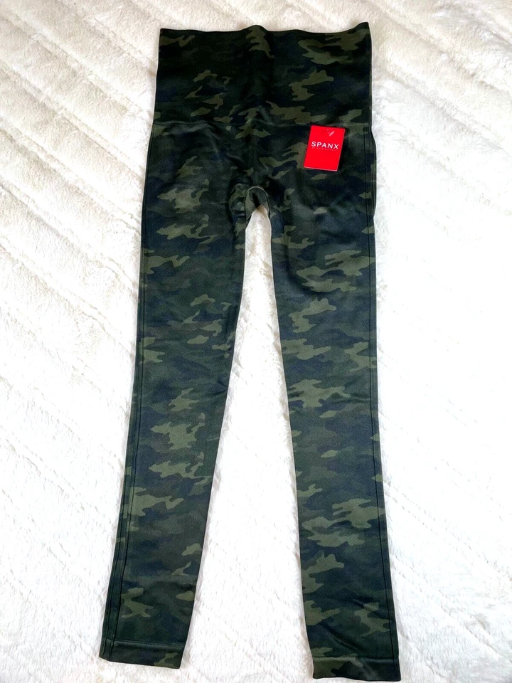 SPANX Womens Small Leggings Look at Me Now Seamless Camouflage Green FL3515 EUC