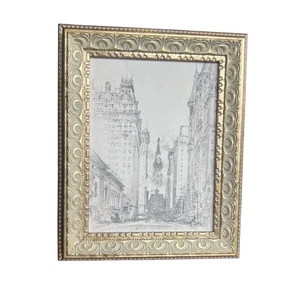 Moderner Schwarz-Weiß-Architekturdruck auf Leinwand mit verziertem Goldrahmen - Bild 1 von 5