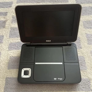 Lettore DVD portatile RCA solo DRC6309. Non testato - Foto 1 di 5