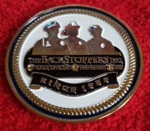 BACKSTOPPERS POLICE OFFICER FIREFIGHTER EMS CHALLENGE COIN (USCG ARMY US NAVY - Bild 1 von 2
